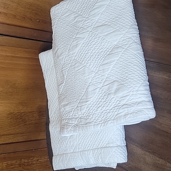 Pottery Barn Diamond Matelasse Quilted Euro Pillow Shams Set of 2